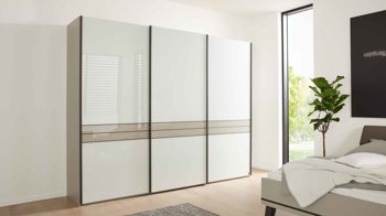 Schlafzimmer in weiß mit Kieselgrauen Details