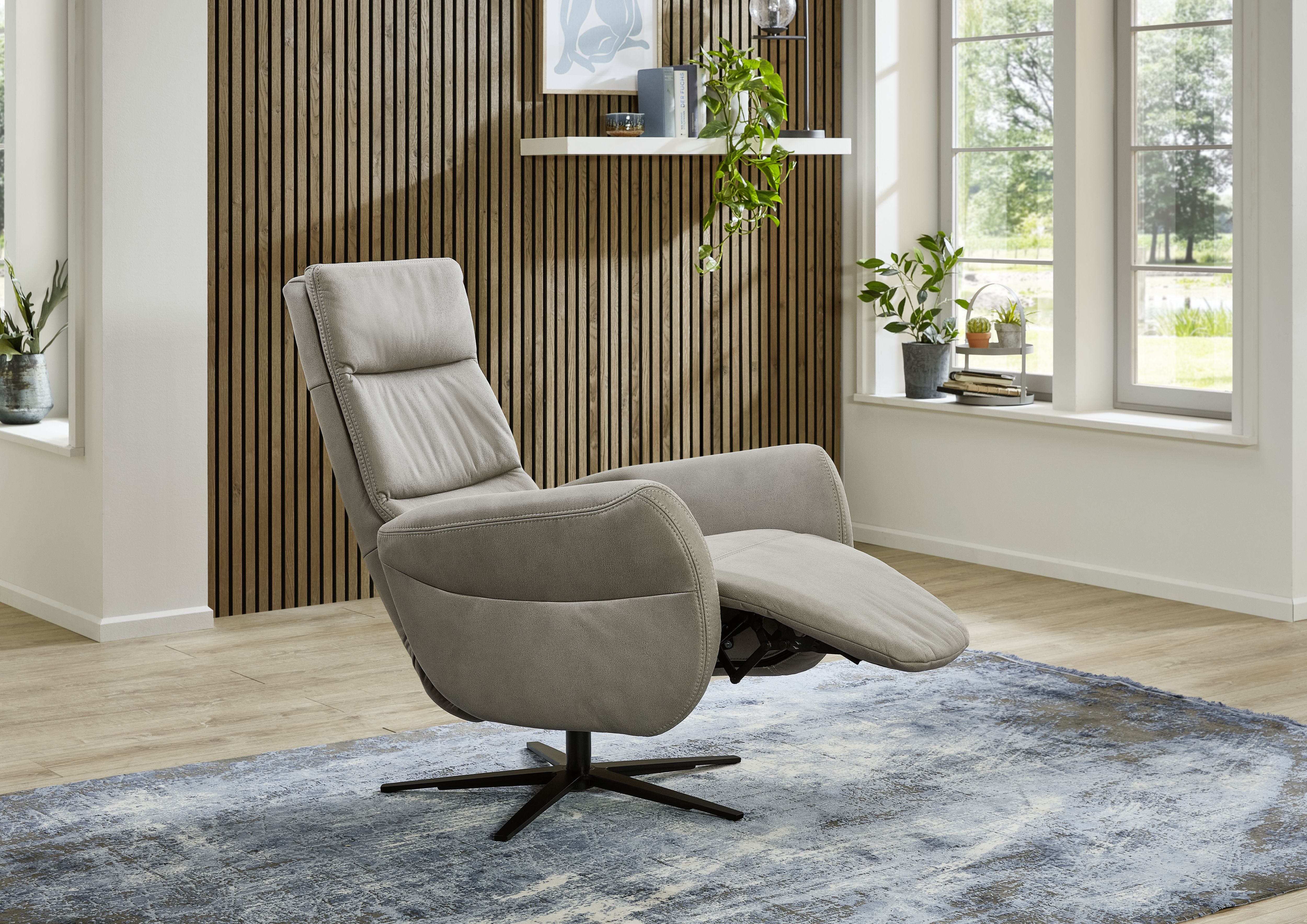 Moderner Relax-Sessel mit manueller Relaxfunktion