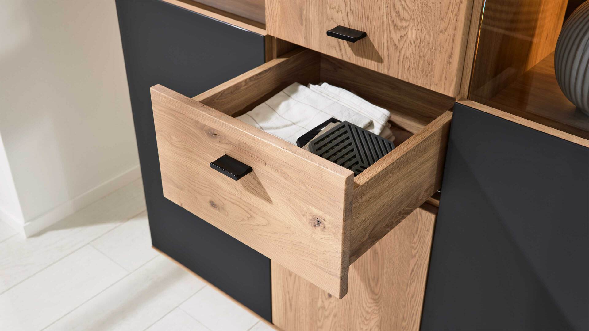 Interliving Wohnzimmer Serie 2025 - Highboard 22 Interliving Wohnzimmer Serie 2025 - Highboard 22