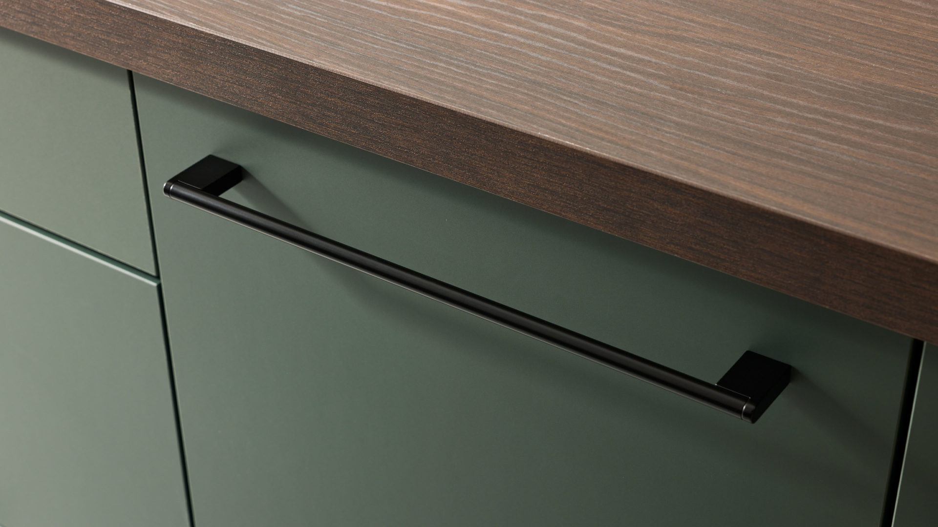 Interliving Küche Serie 3083 mit AEG Einbaugeräten