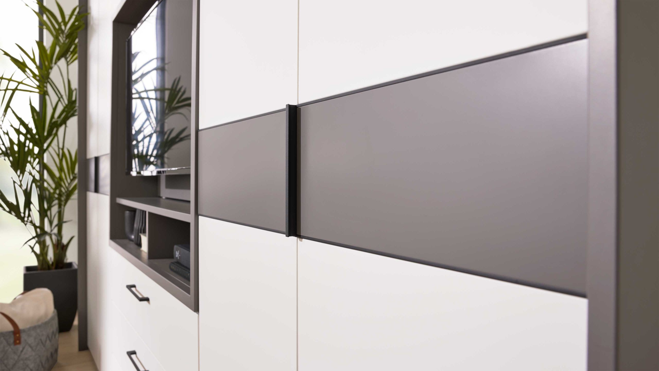 Interliving Kleiderschrank Serie 1207 – Kleidersch