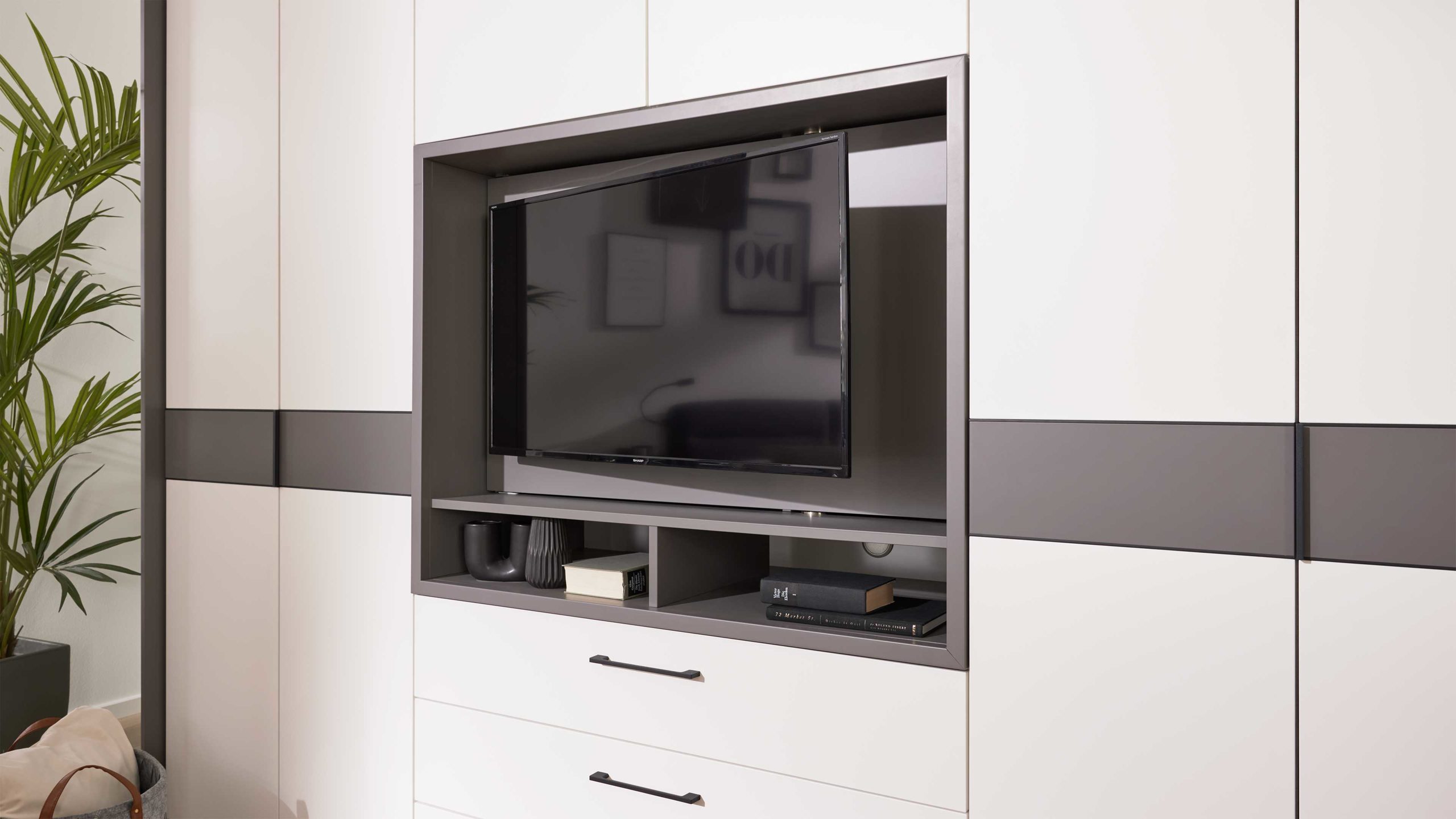 Interliving Kleiderschrank Serie 1207 – Kleidersch