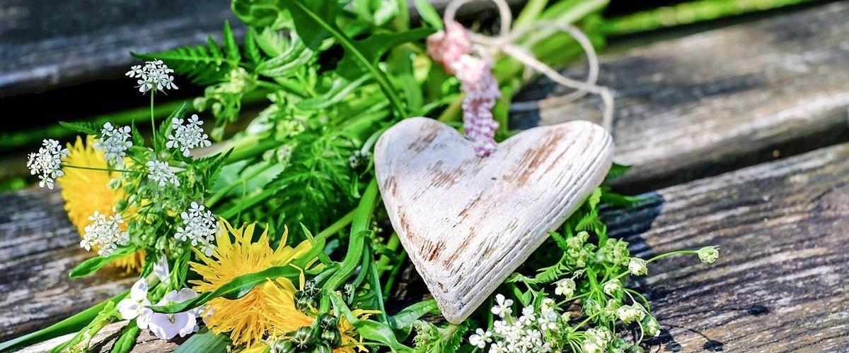 Geschenkgutschein, Herz aus Holz