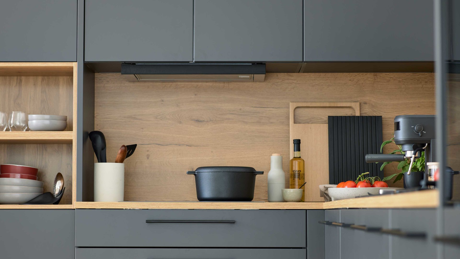 Interliving Küche Serie 3070 mit SIEMENS-Einbauger