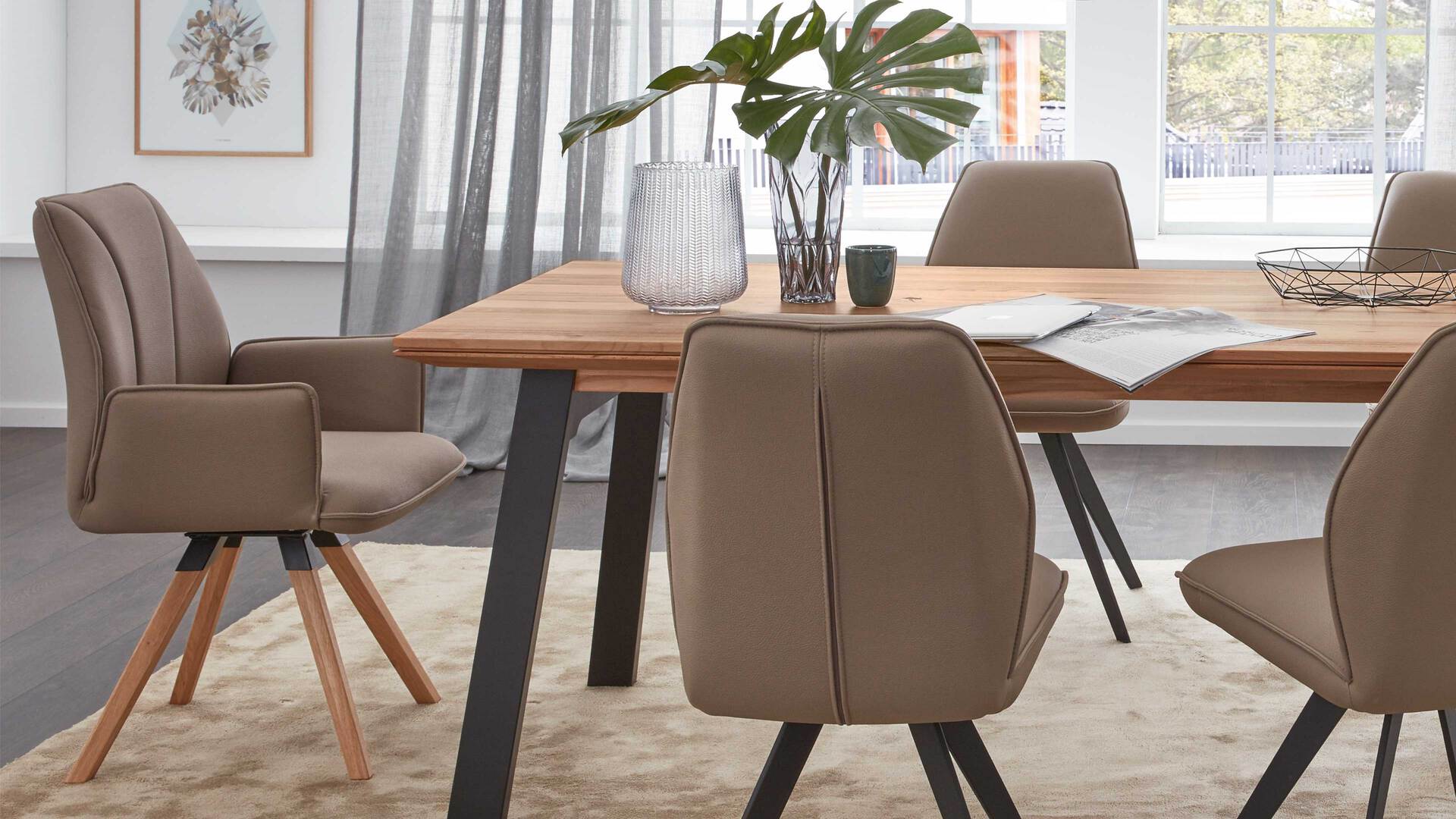 Interliving Esszimmer Serie 5102 Armlehn-Polsterstuhl U232