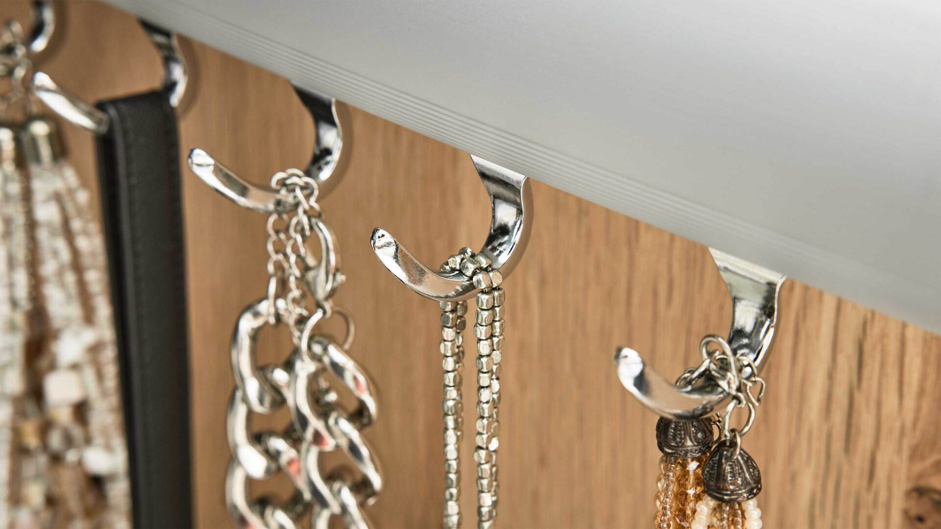 Interliving Schlafzimmer Serie 1029 Gürtelhalter