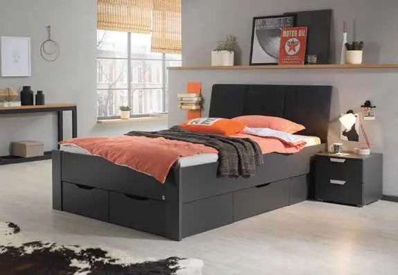 Bett in Grau Metallic mit Sockelschubkasten und Ko