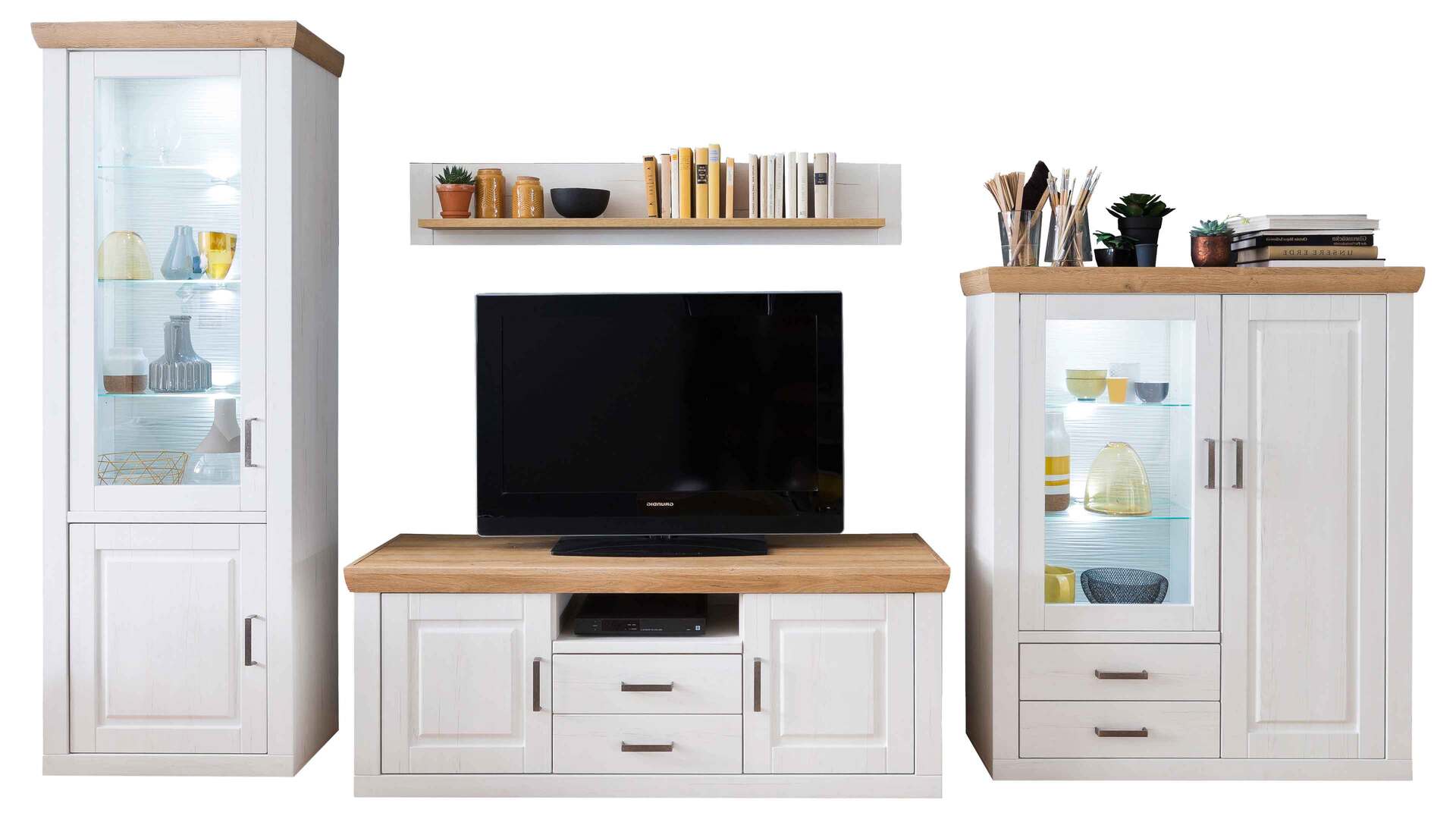 Wohnwand im skandinavischen Landhausstil