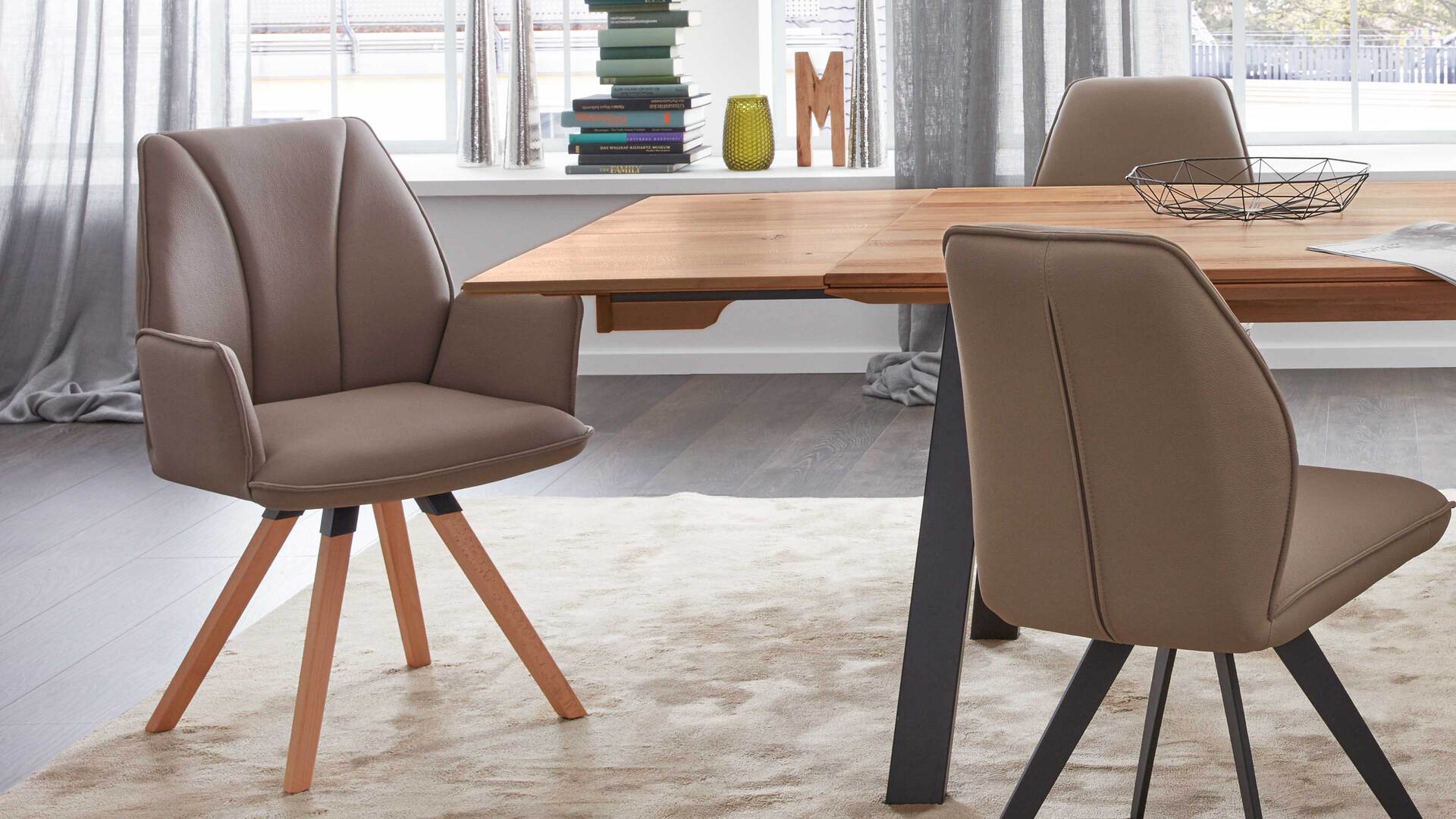 Interliving Esszimmer Serie 5102 Armlehn-Polsterstuhl V232