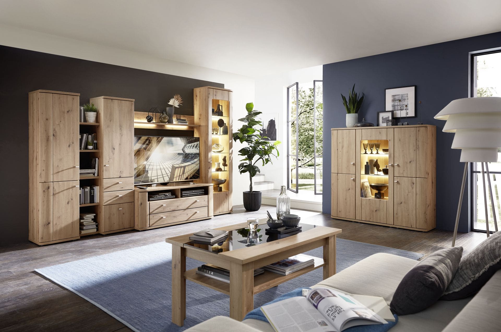 Wohnwand aus Alteiche im Wohnzimmer