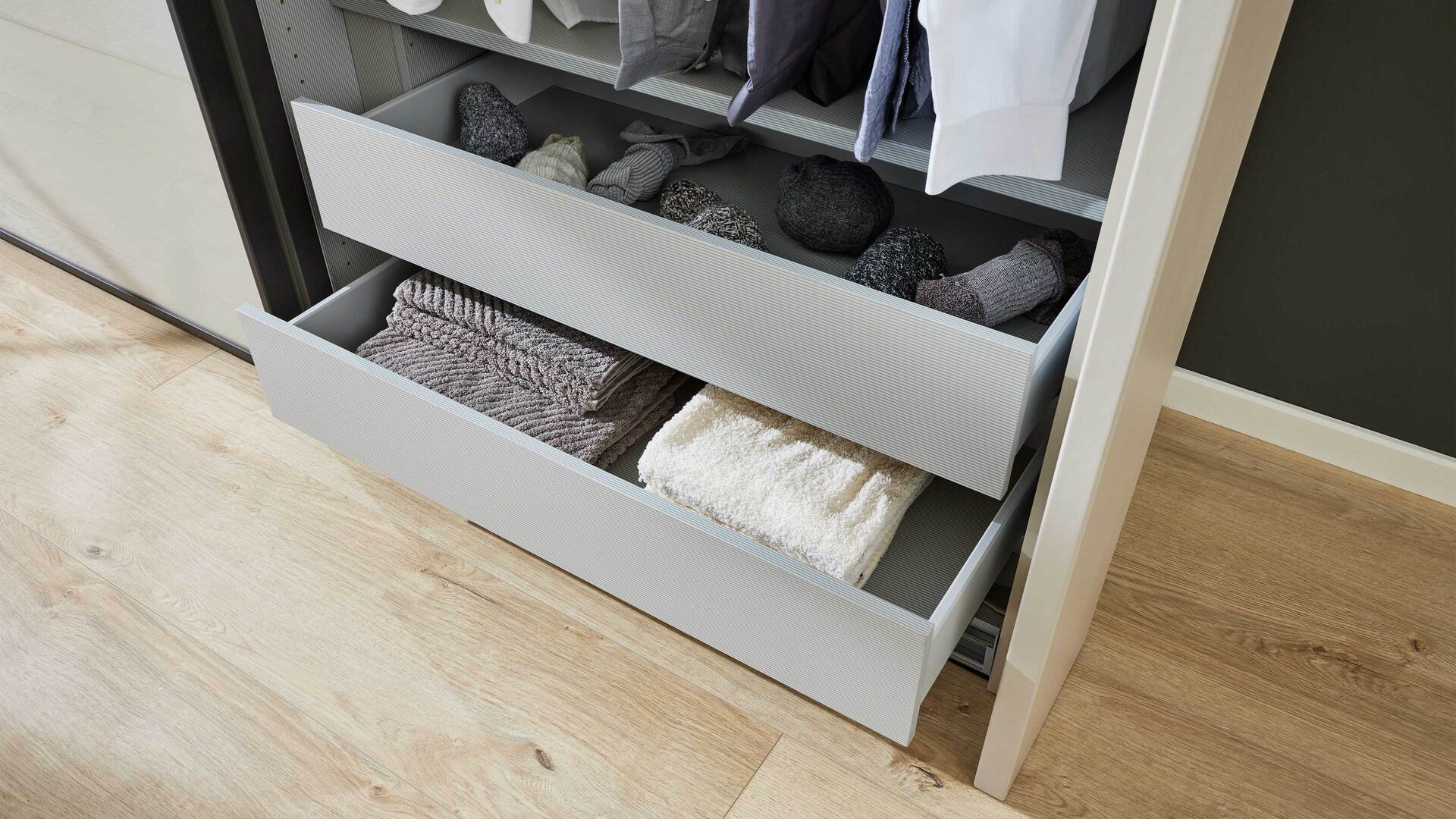 Interliving Kleiderschrank Serie 1205 – Schwebetürenschrank 637 Interliving Kleiderschrank Serie 1205 – Schwebetürenschrank 637