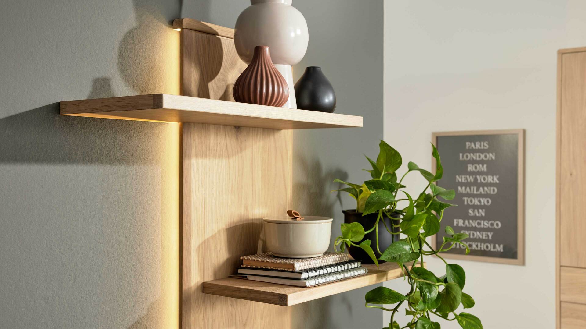 Interliving Wohnzimmer Serie 2024 - Wandregal