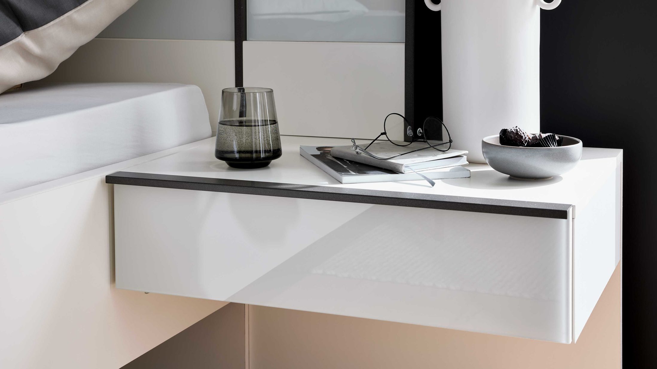 Interliving Schlafzimmer Serie 1033 - Nachtkonsole