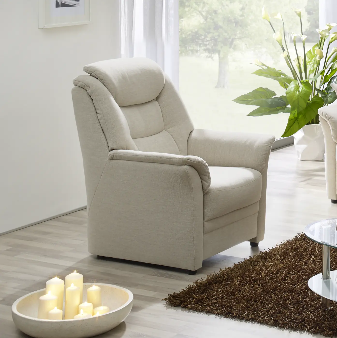 Komfortabler Sessel in Comora Creme – schlicht & s