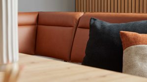 Eckbank Lederoptik in dunklem Orange