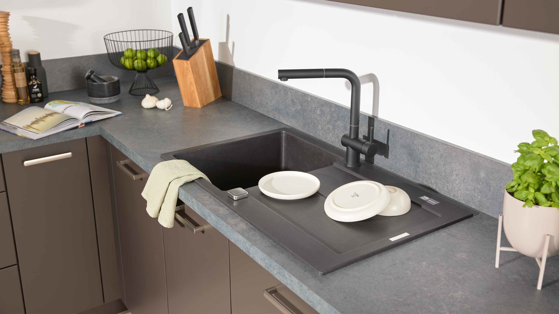 Interliving Küche Serie 3064 mit privileg-Einbaugeräte