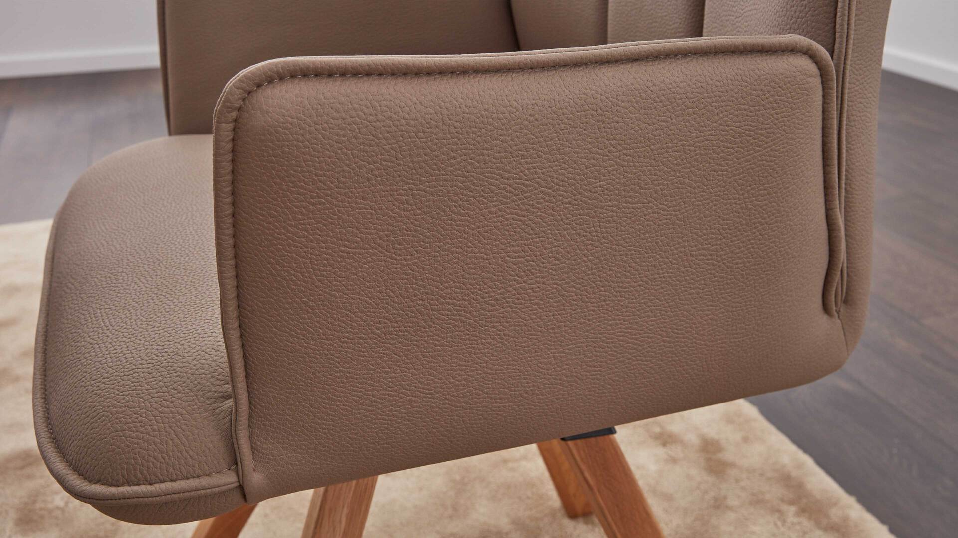 Interliving Esszimmer Serie 5102 Armlehn-Polsterstuhl V232