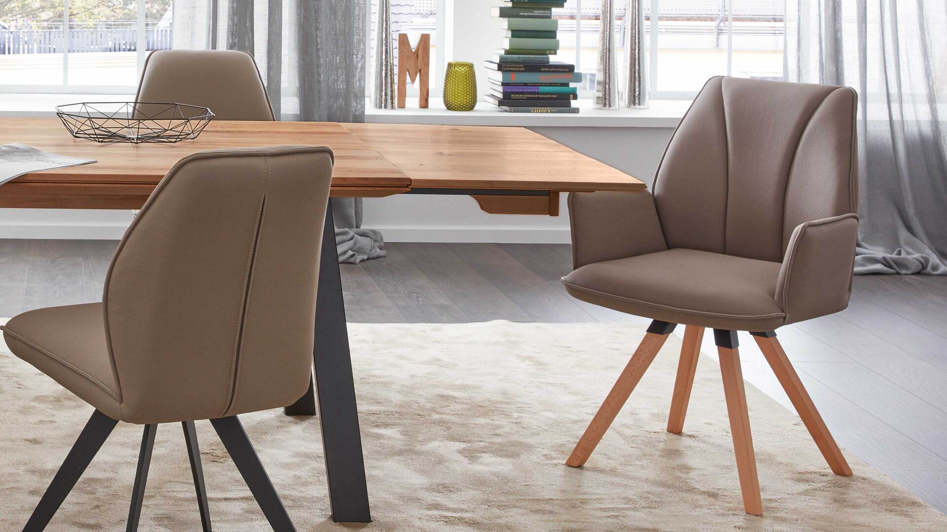 Interliving Esszimmer Serie 5102 Armlehn-Polsterstuhl V232