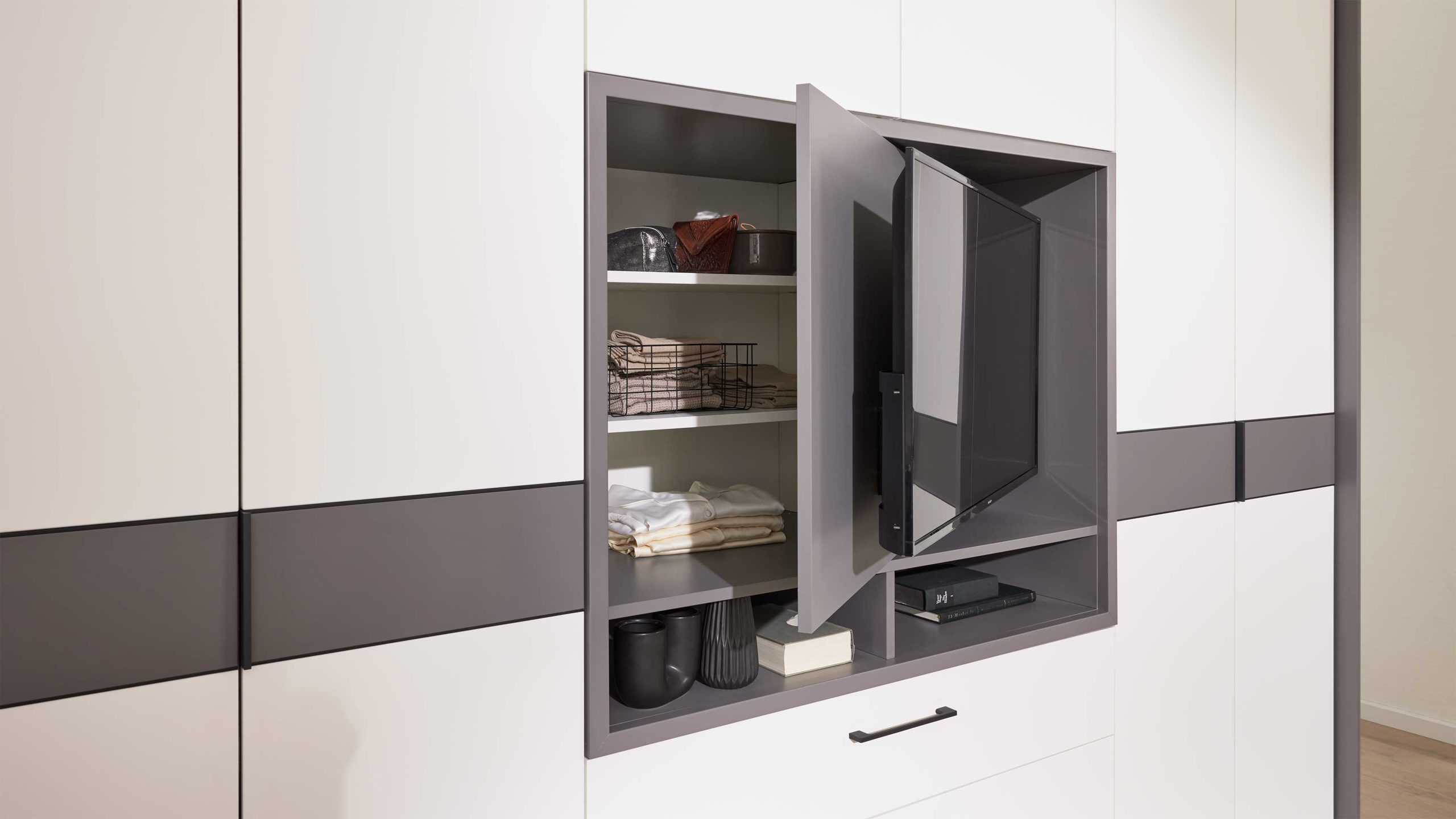 Interliving Kleiderschrank Serie 1207 – Kleidersch