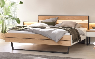 Bett in Holzoptik