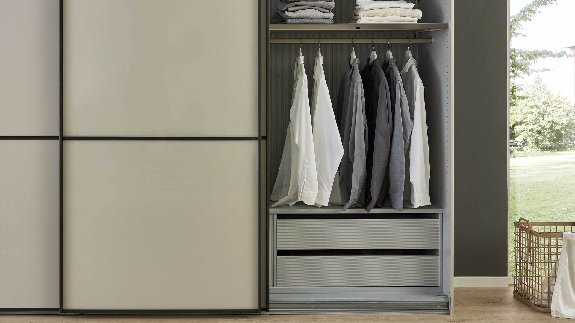 Interliving Kleiderschrank Serie 1205 – Schwebetürenschrank 637 Interliving Kleiderschrank Serie 1205 – Schwebetürenschrank 637