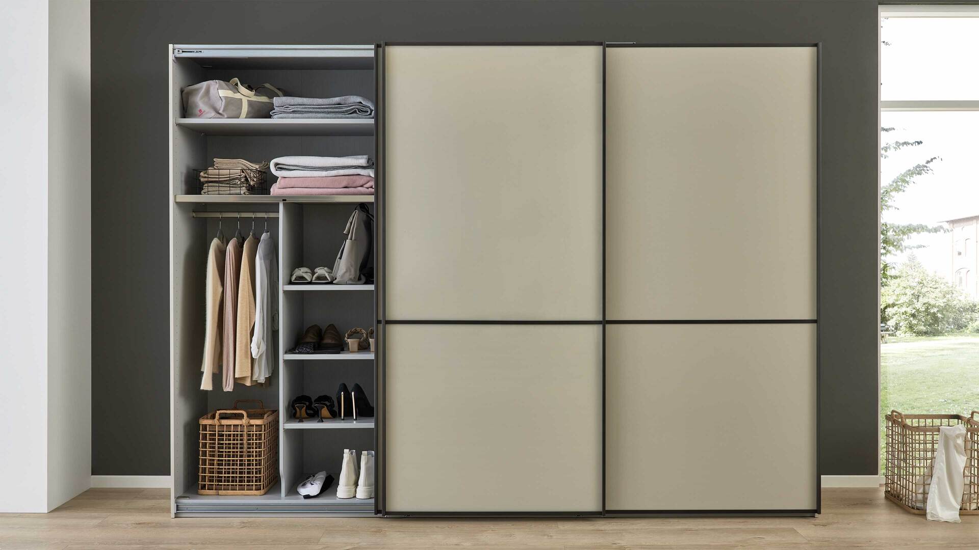 Interliving Kleiderschrank Serie 1205 – Schwebetürenschrank 637 Interliving Kleiderschrank Serie 1205 – Schwebetürenschrank 637