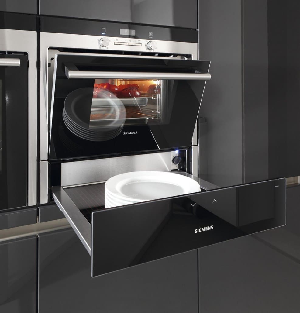 Backofen Schublade in Hochglanzoptik schwarz