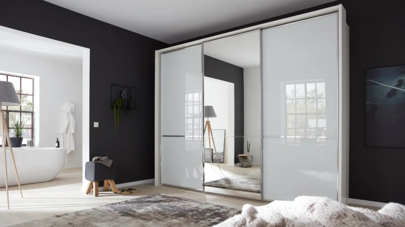 Interliving Kleiderschrank Serie 1205 – Schwebetürenschrank