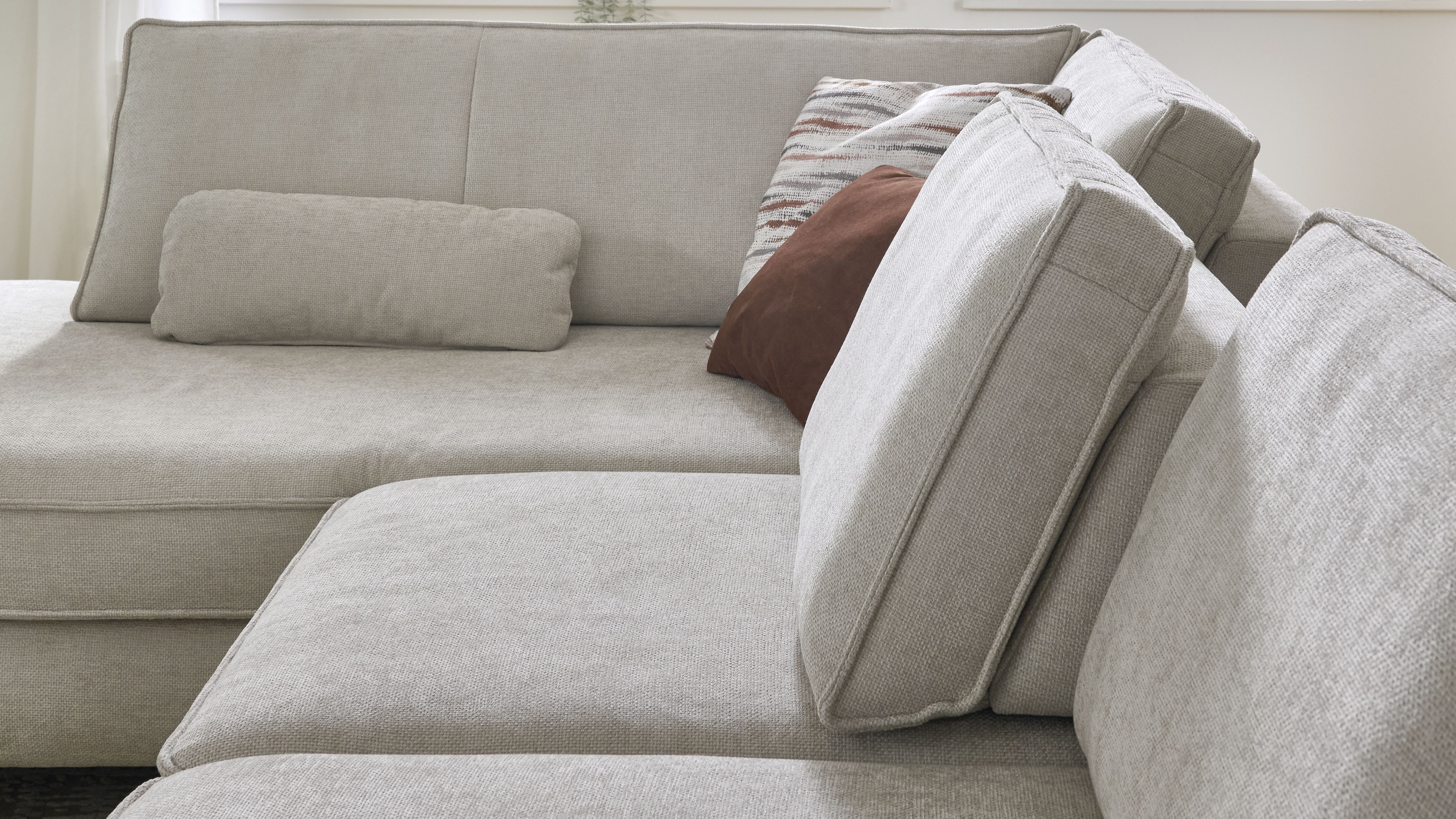 Ecksofa in Natur – modernes Design und hoher Komfo