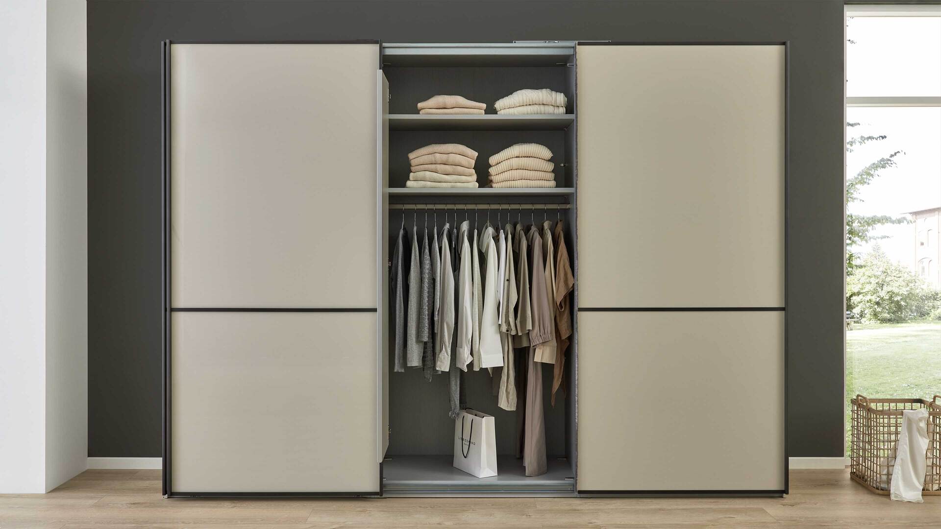 Interliving Kleiderschrank Serie 1205 – Schwebetürenschrank 637 Interliving Kleiderschrank Serie 1205 – Schwebetürenschrank 637