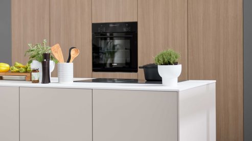 Interliving Küche Serie 3085 mit SIEMENS Einbauger