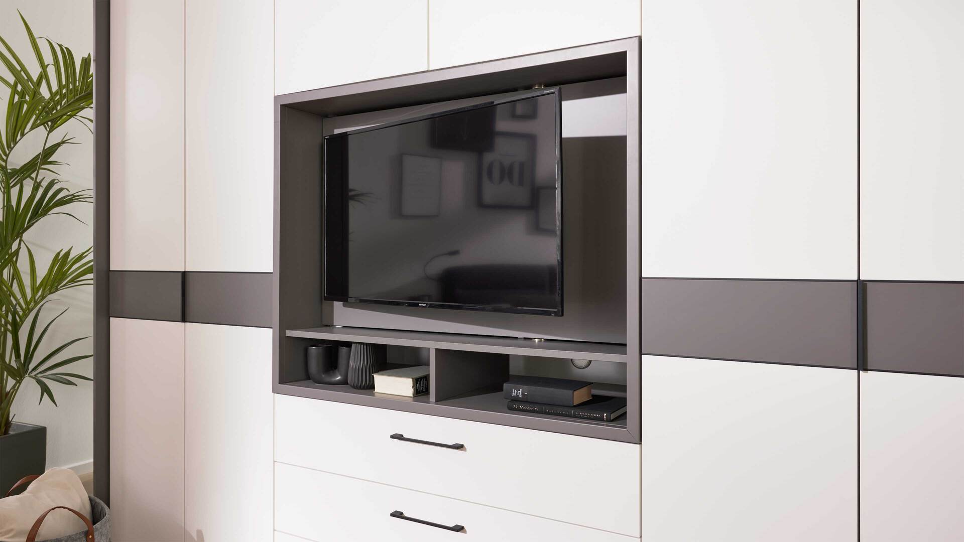 Interliving Kleiderschrank Serie 1207 – Kleidersch