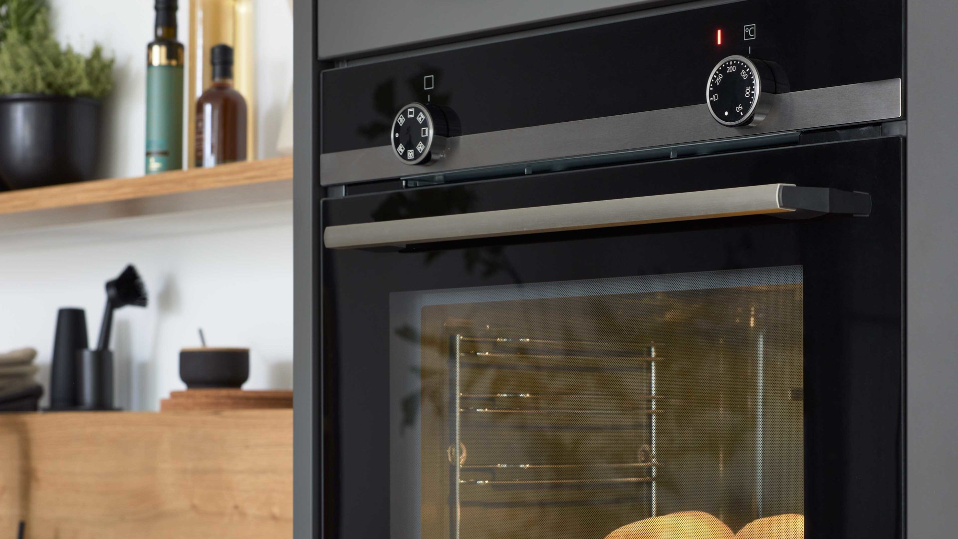 Interliving Küche Serie 3070 mit SIEMENS-Einbauger