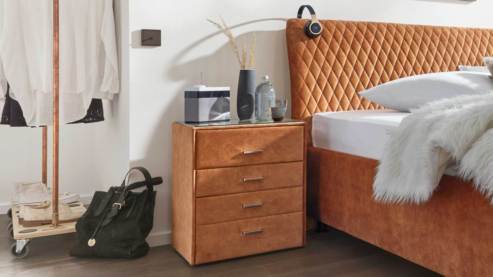 Interliving Polsterbett Serie 1411 Nachtkommode 47
