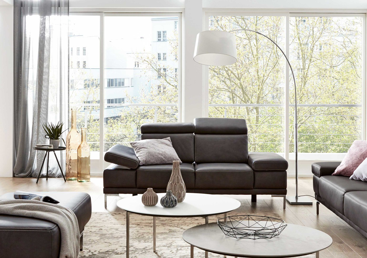 SOFAS & COUCHES