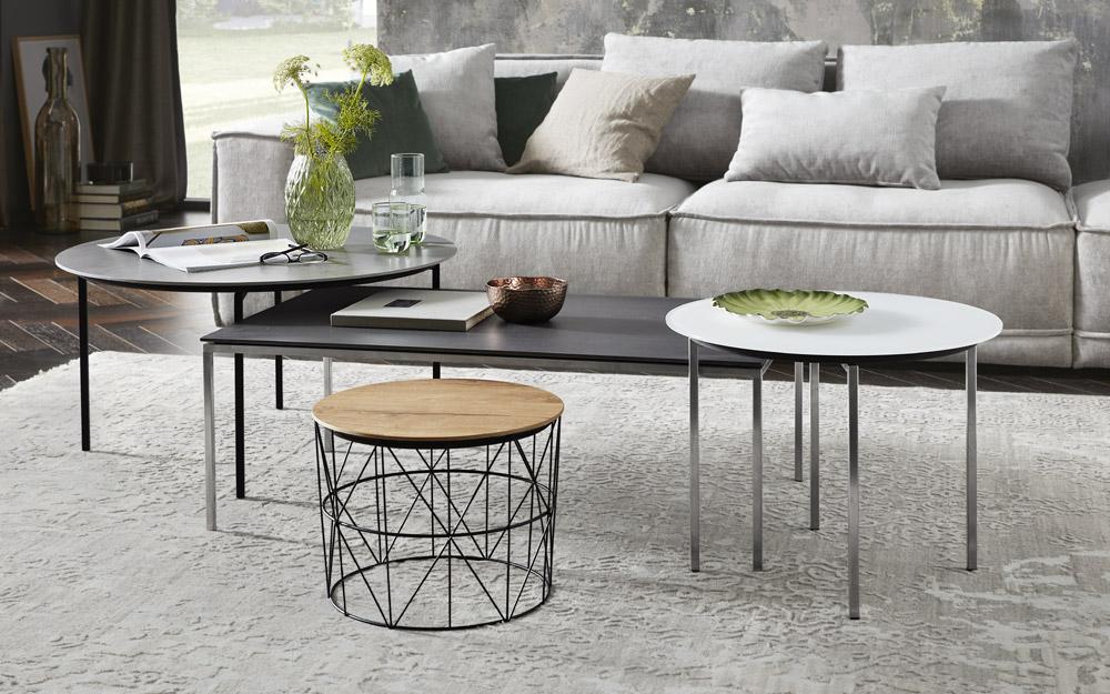 moderner Couchtisch in Grau