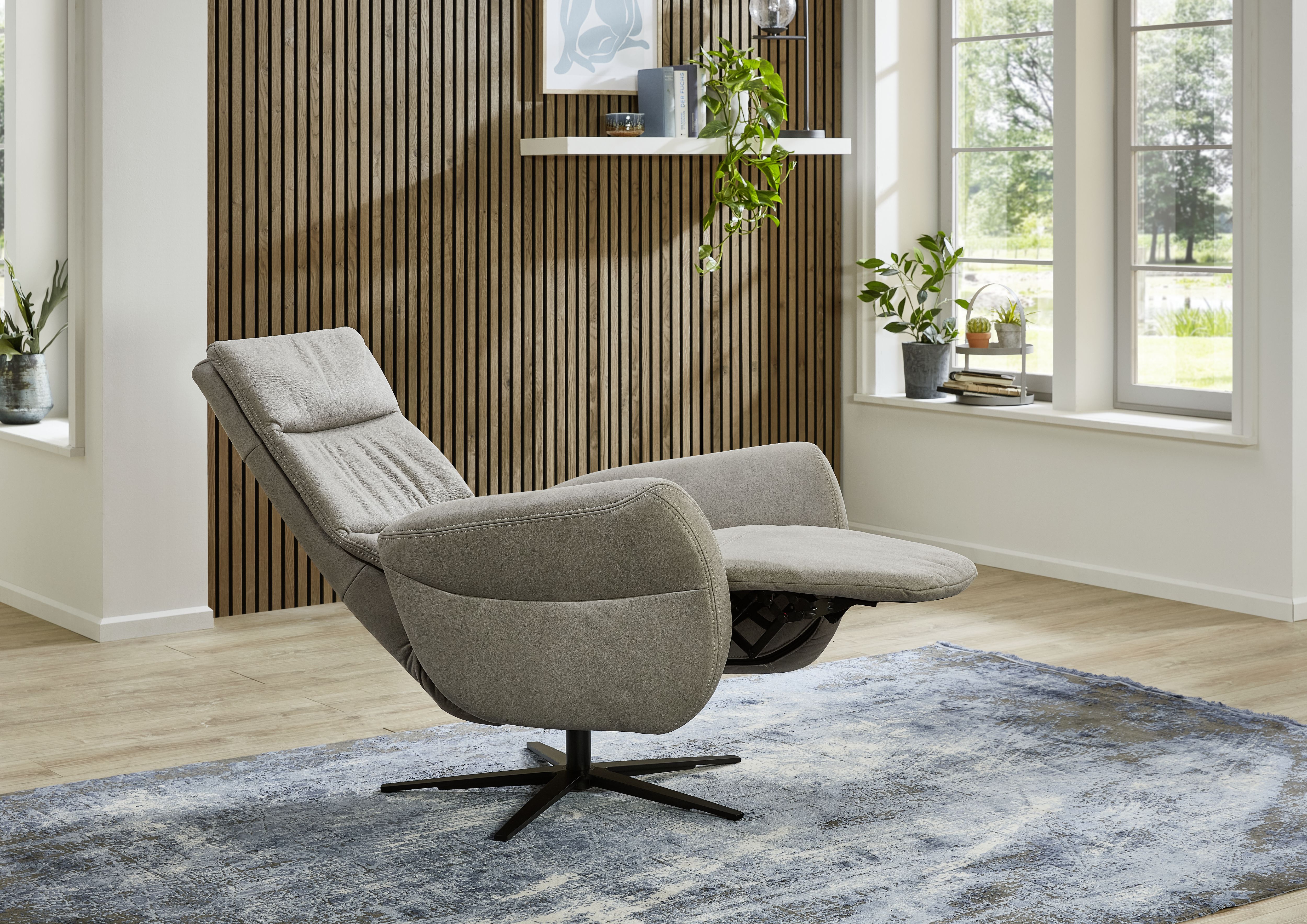 Moderner Relax-Sessel mit manueller Relaxfunktion