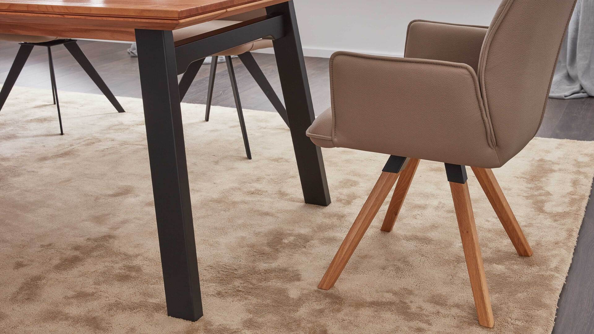 Interliving Esszimmer Serie 5102 Armlehn-Polsterstuhl U232