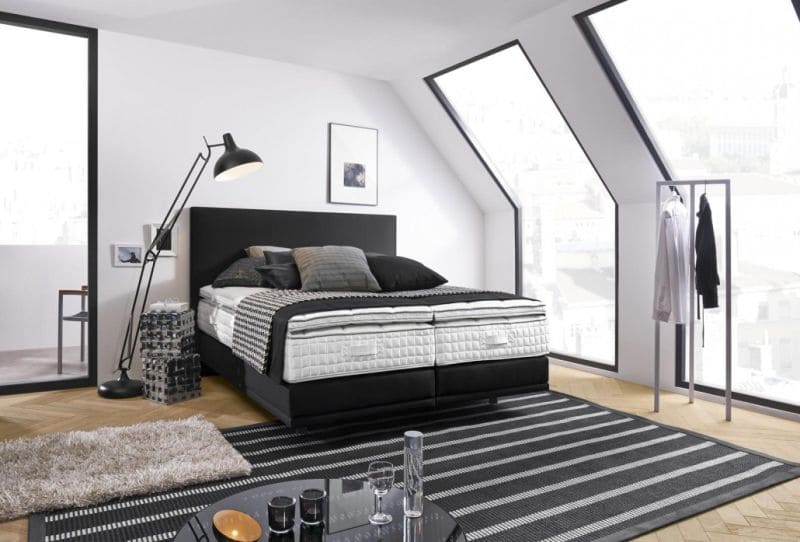 Schwarzes Boxspringbett