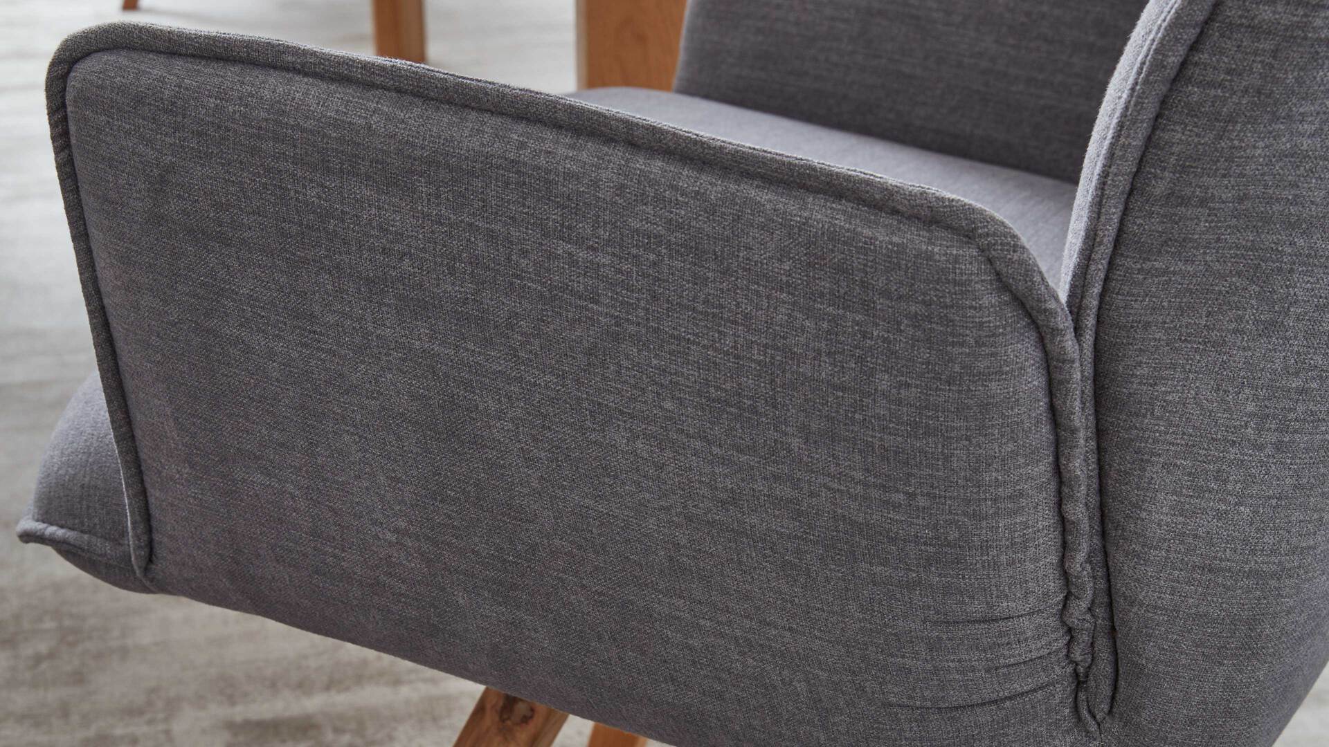 Interliving Esszimmer Serie 5102 Armlehn-Polsterstuhl V232