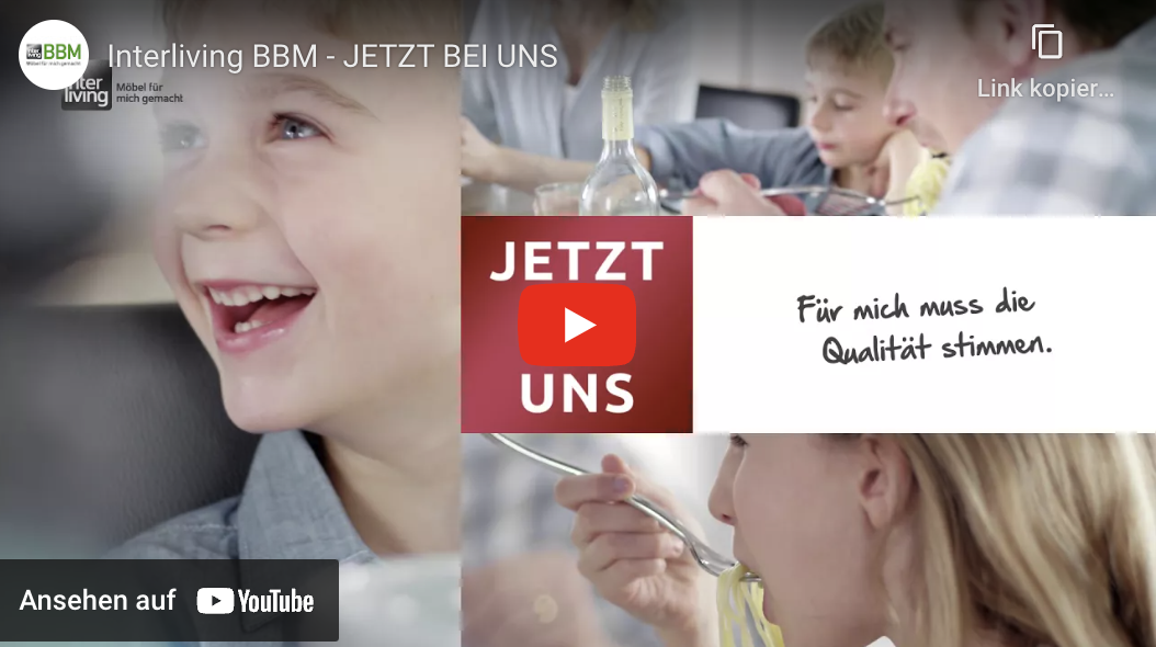 Collage von einem lachenden Kind, einer Frau, die etwas isst und einer Familie am Esstisch